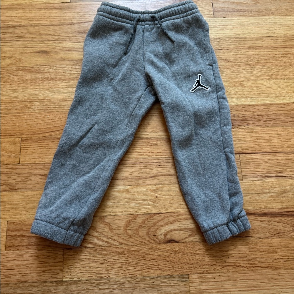 Kids Gray Jordan Sweatpants (Size 4)